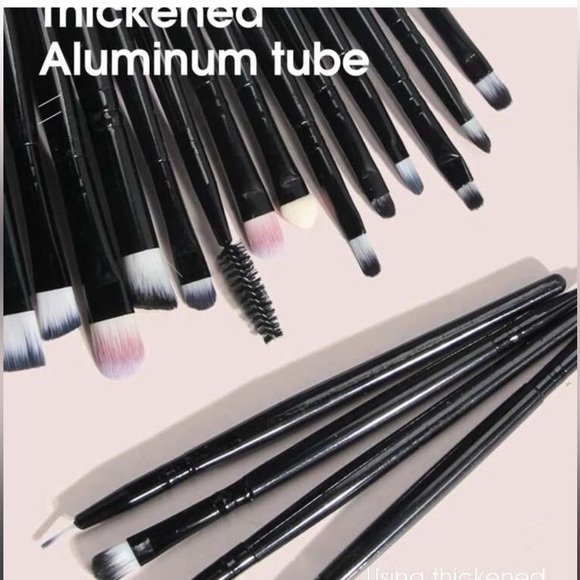 BMWT 20 piece makeup brush set - still in box - Picture 3 of 5